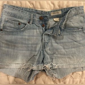 Frayed, Button-up denim shorts